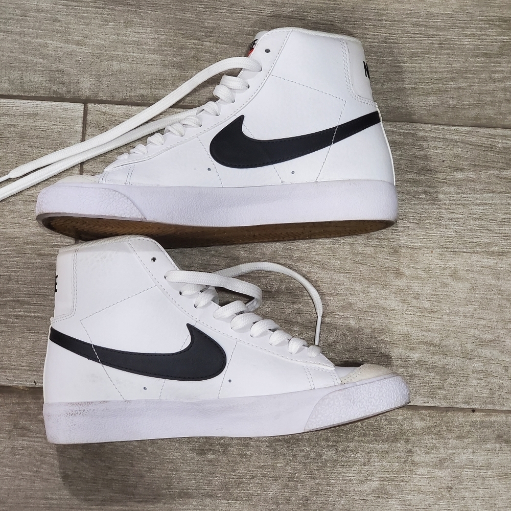 Kids unisex Nike Blazer Mid 77 and whi Black High-Top Sneakers